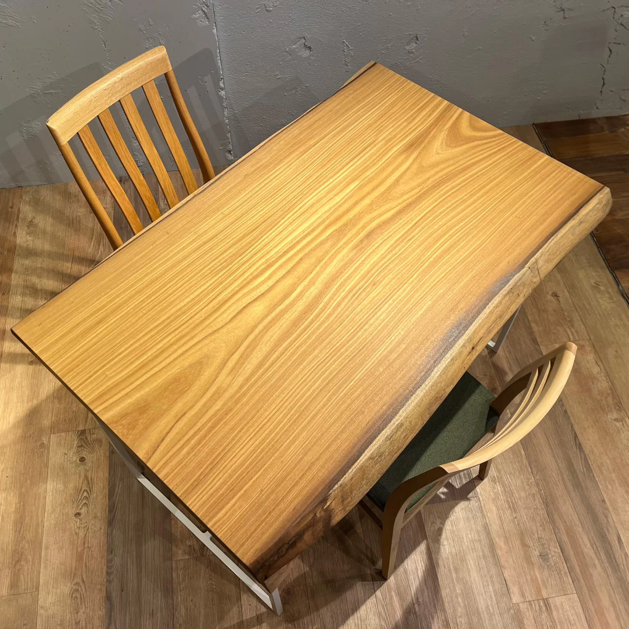 吉祥寺店 アサメラ 幅120×奥行70-74×厚み5(cm)