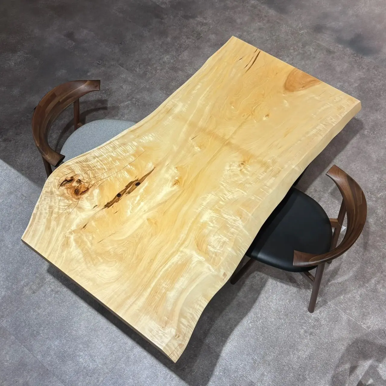 名古屋店 トチ 幅160×奥行74-81×厚み5cm