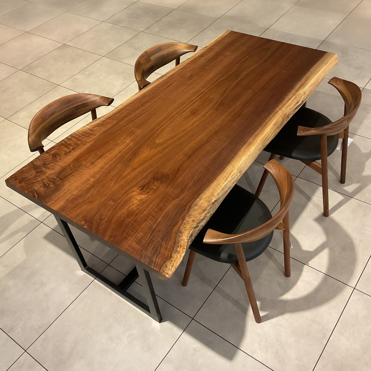大川店　ウォールナット　幅180×奥行77-100×厚み5(cm)