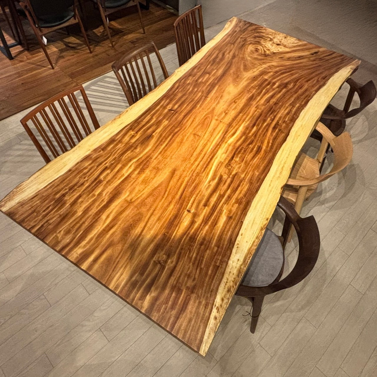 新宿店 モンキーポッド 幅240×奥行101-115×厚み5cm