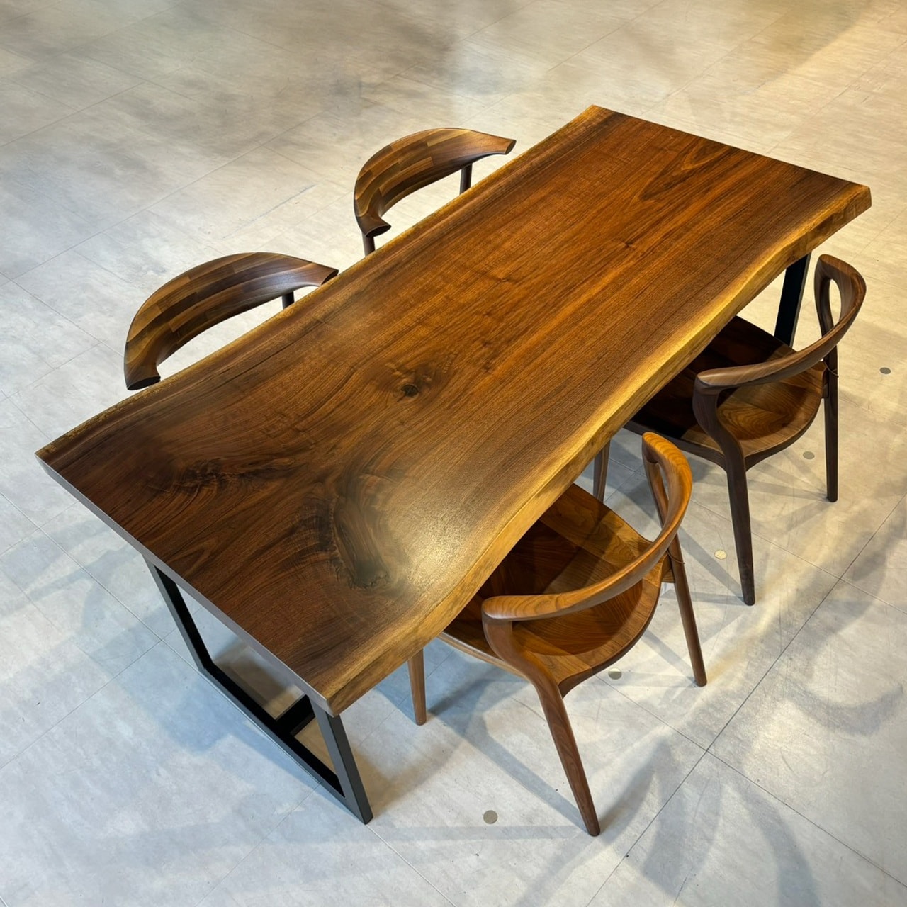 天神店 ウォールナット 幅180×奥行80-88×厚み5.2cm