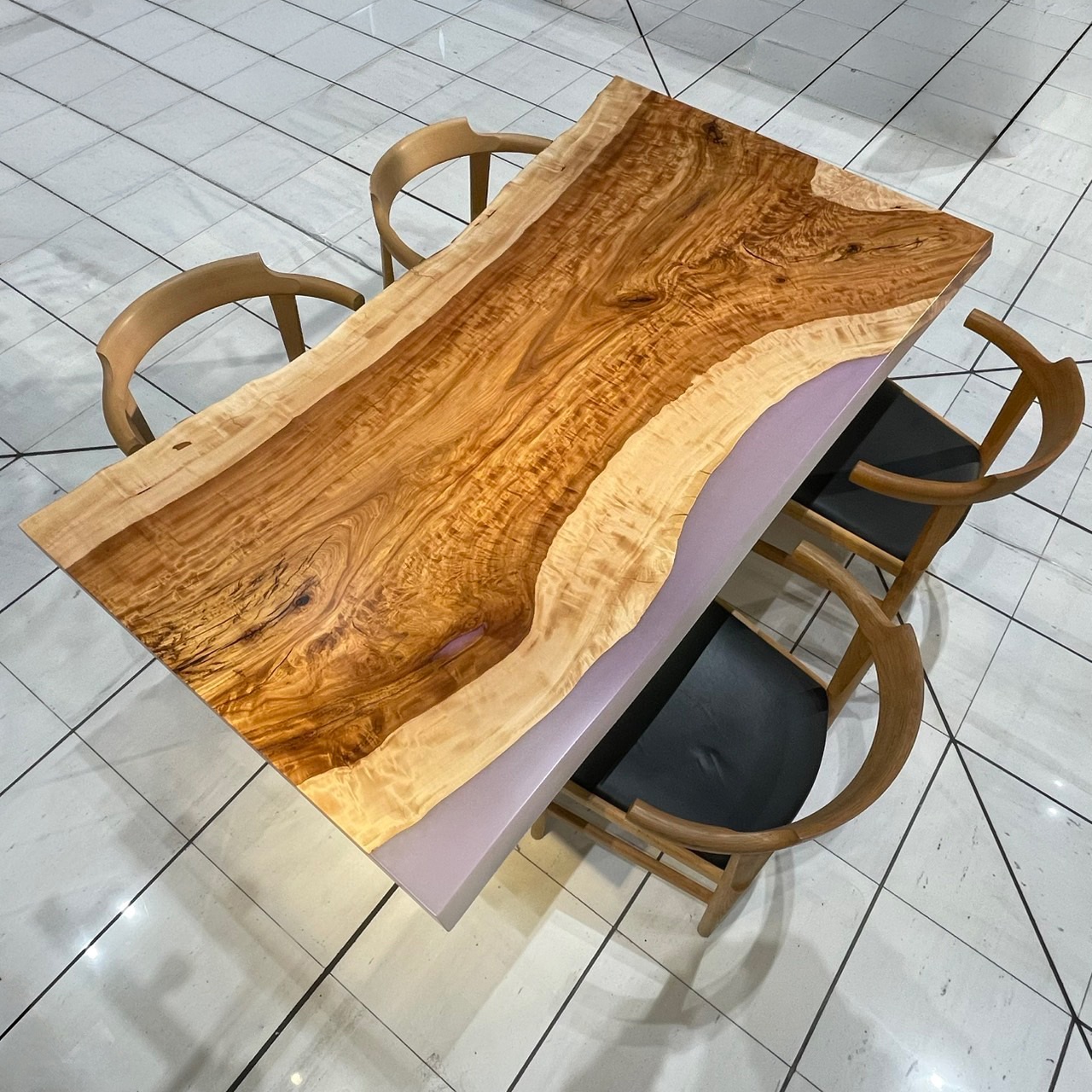 レジン店 RESINトチ 幅180×奥行88-104×厚み4.8cm